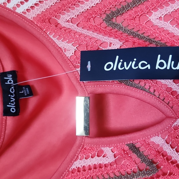 Top - Picture 2 of 3